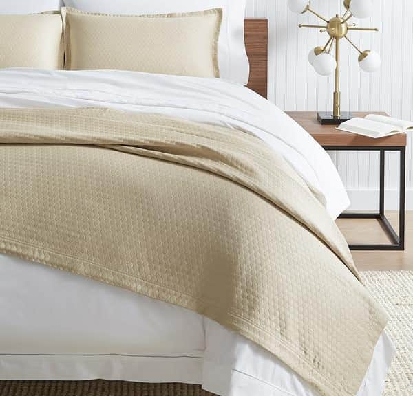 Favo Bed Skirt image