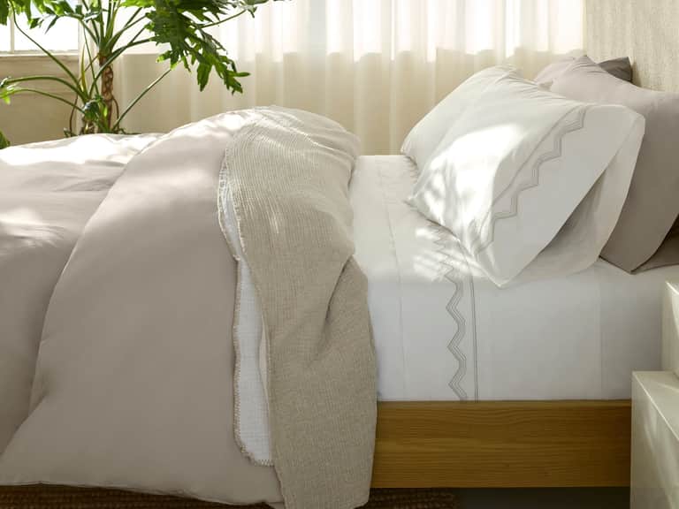 Refined Organic Percale Sheet Set image