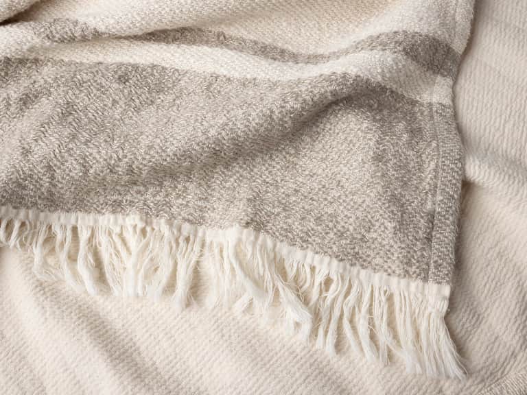 Pampas Organic Throw image