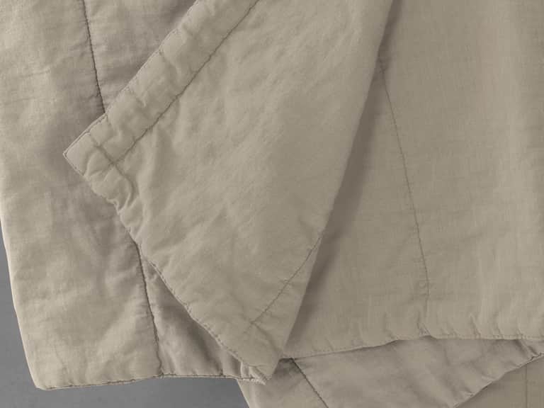 Miro Plain Quilt image