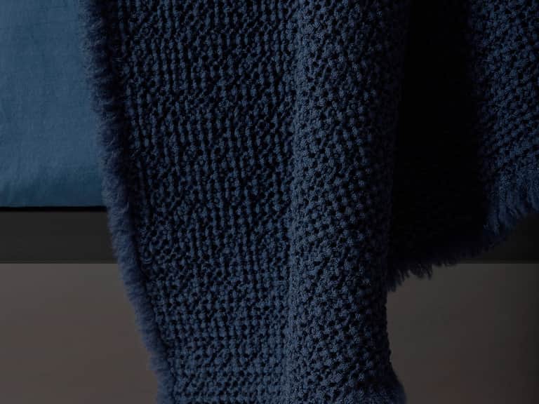 Nid Throw image
