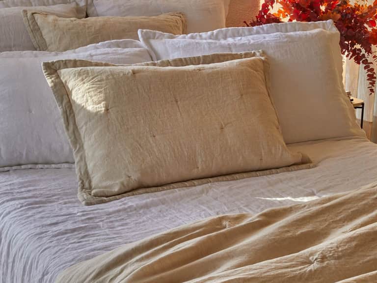 Bovi Madeira Linen Coverlet image