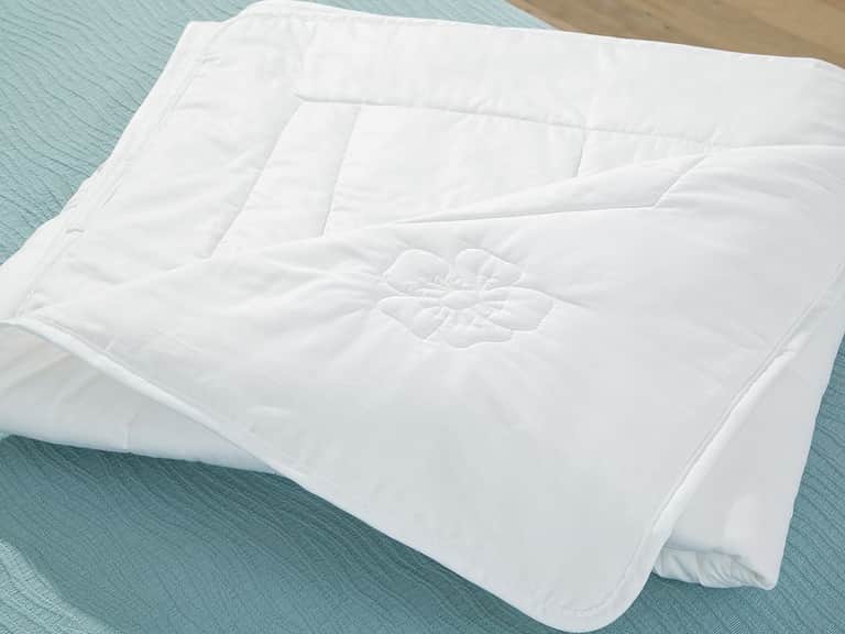 DownTown Company Summer Linen Summer Comforter image