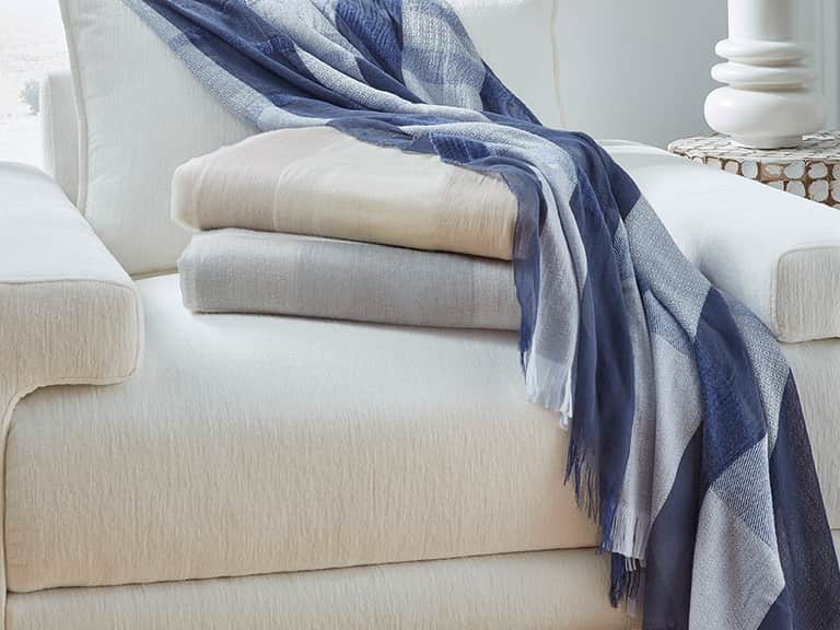 Rimini Throw image
