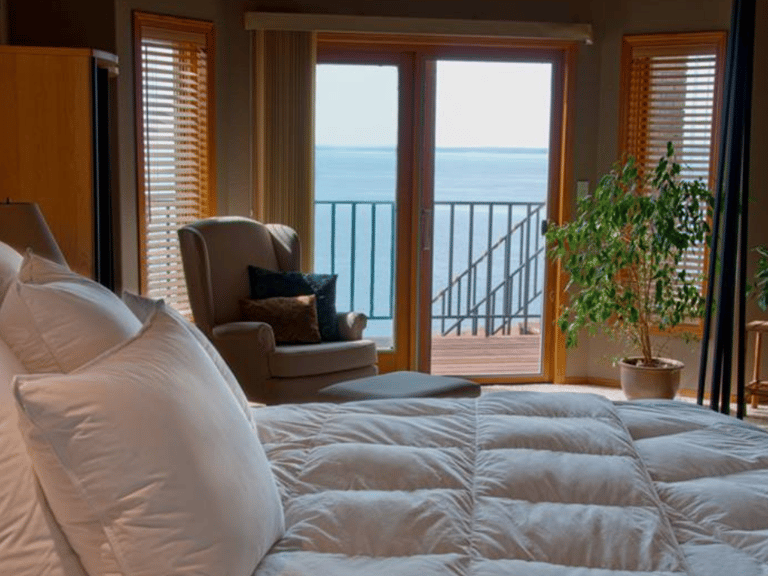 Cloud 700- Best for: A Lofty, Luxurious Feel Without Excess Warmth image