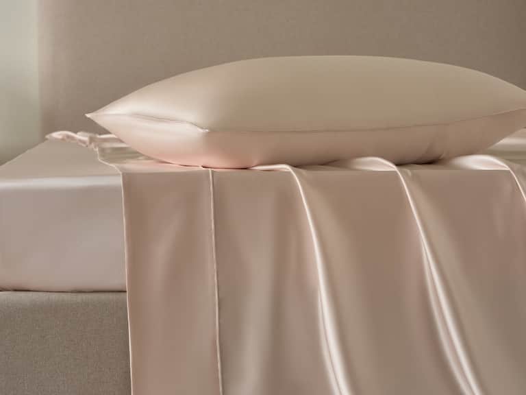 Charmeuse Silk Flat Sheet - Machine Washable image