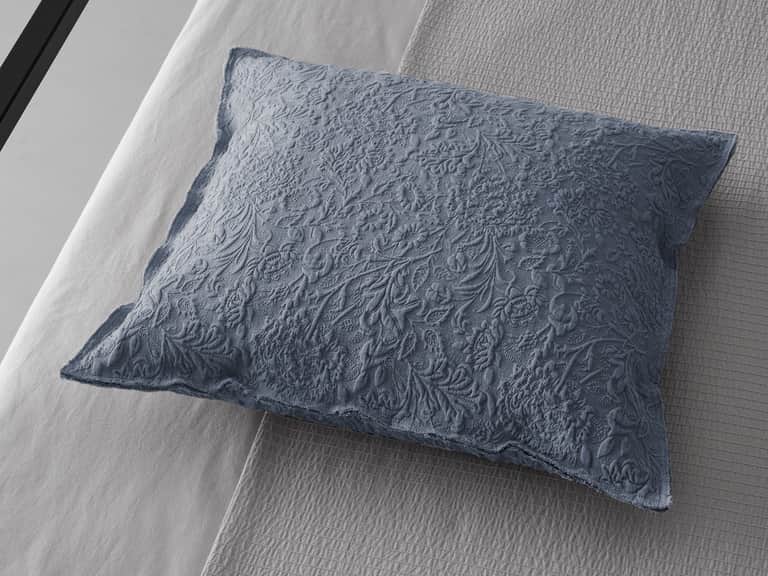 Buti' Flor Cushion image