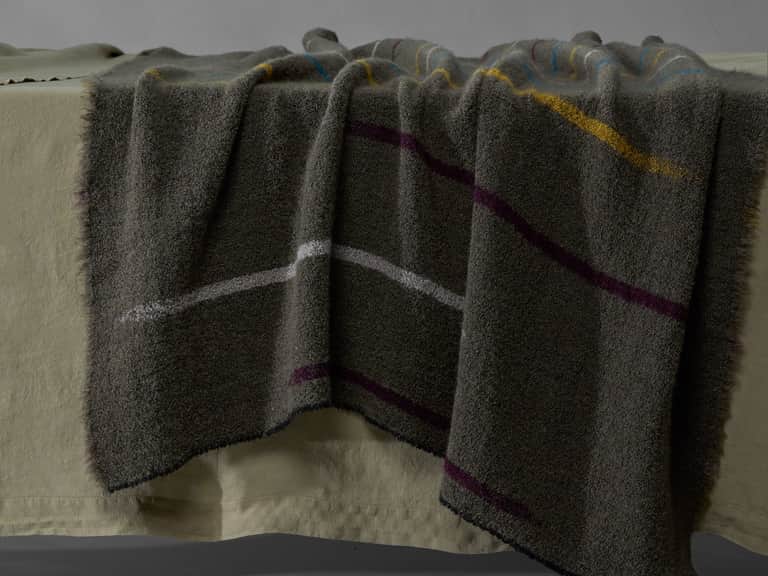 Scia Throw image