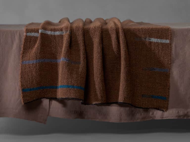 Scia Throw image
