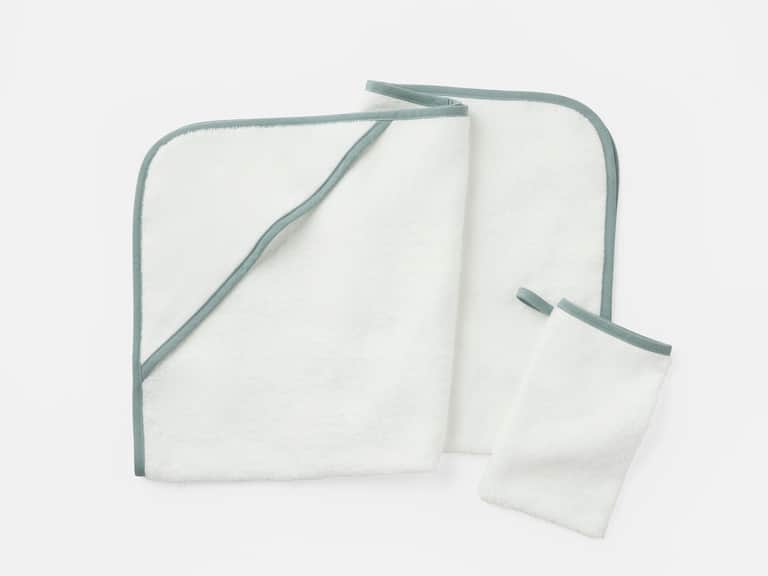 Cloud Loom&trade; Organic Baby Hooded Towel and Bath Mitt Set image