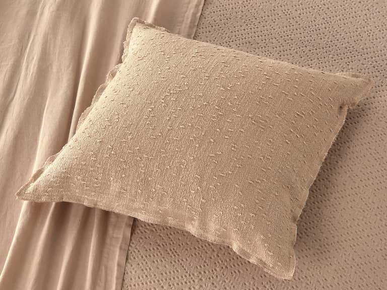 Plume Cushion image