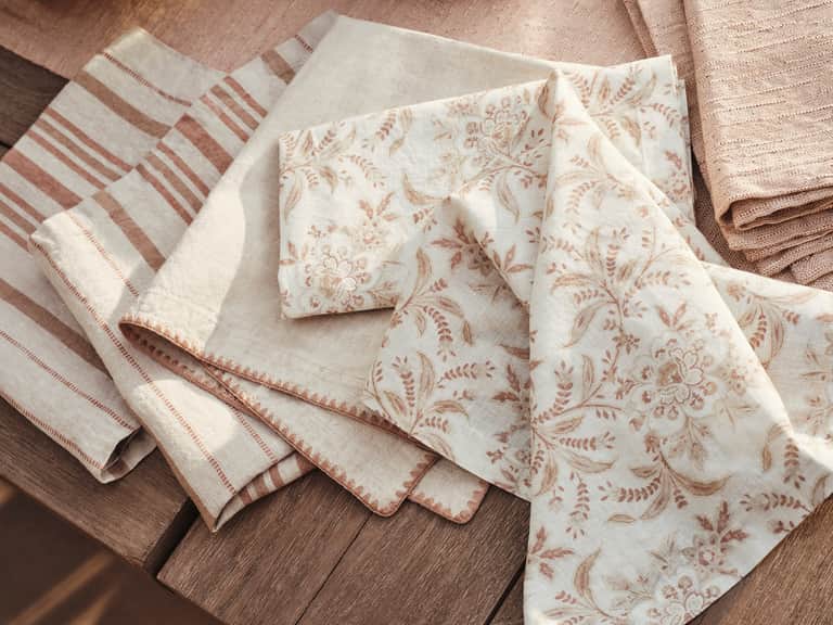 Marguerite Organic Print Napkins, Set of 4 image