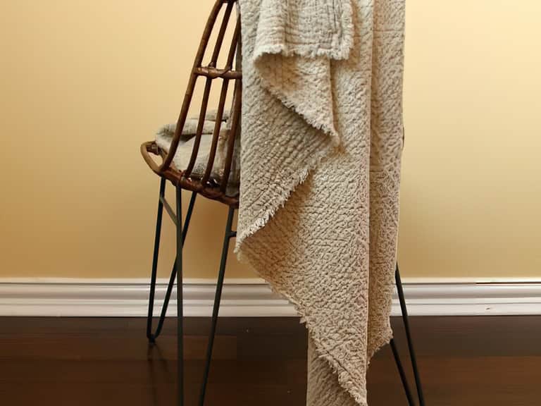 LinenCasa Linen Throw and Bed Runner - Expression image