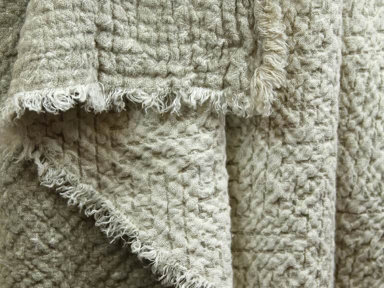 LinenCasa Linen Throw and Bed Runner - Expression image