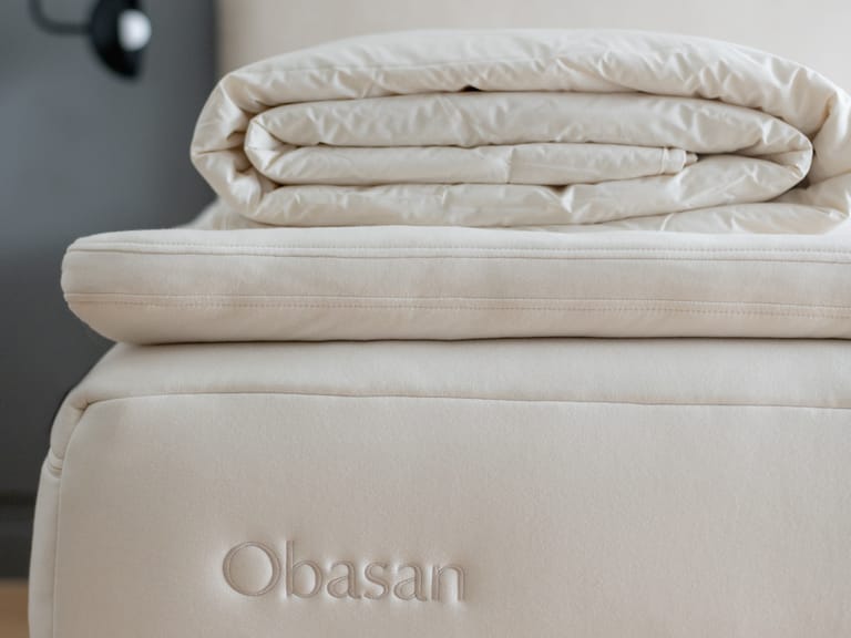 Obasan Light Weight Wool Comforter image