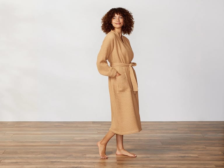 Coyuchi Organic Cotton Waffle Spa Robe image