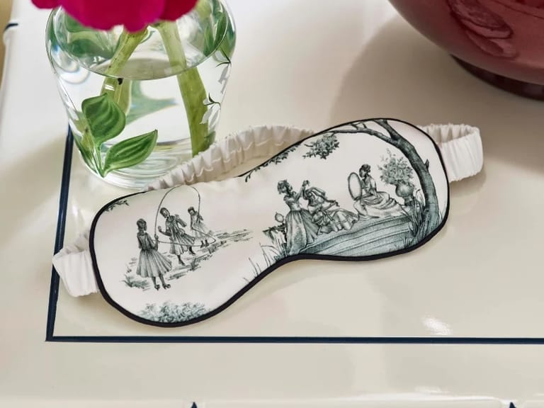 GingerLily Silk Eye Mask with pouch image