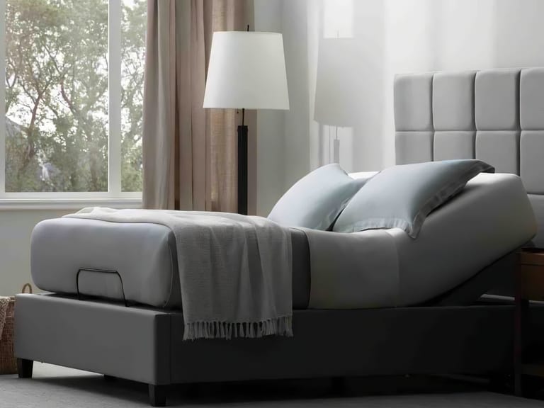 Smart bed base outlet