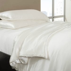Perle Silk-Filled Comforter with Silk Cover