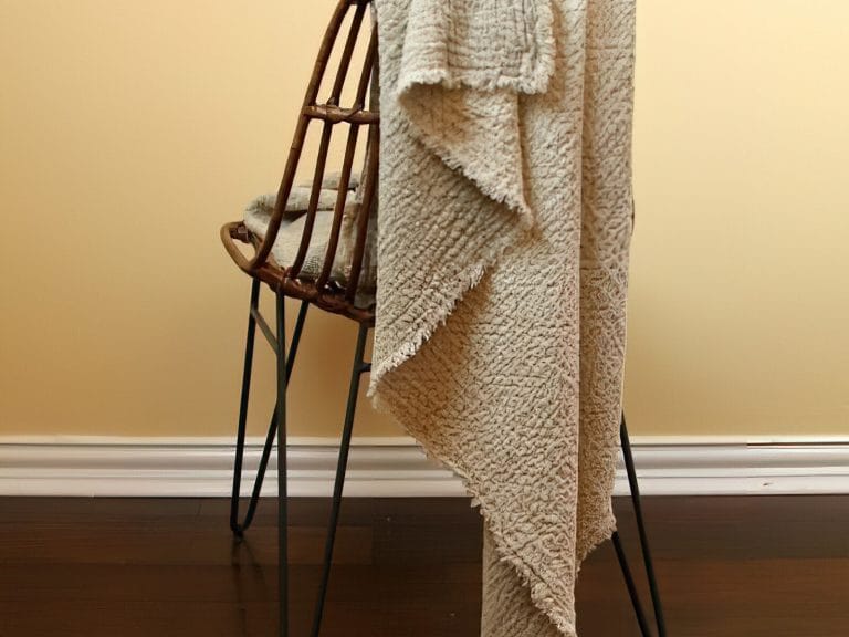 LinenCasa Linen Throw and Bed Runner - Expression image