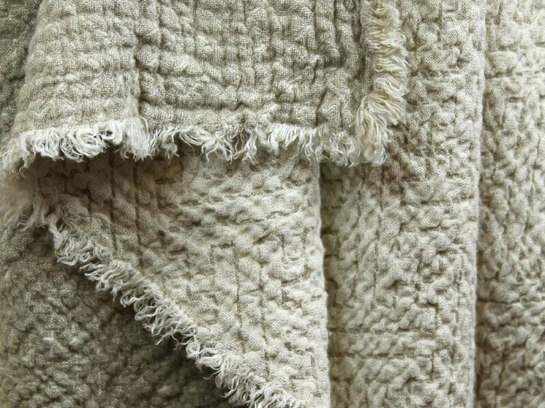 LinenCasa Linen Throw and Bed Runner - Expression image