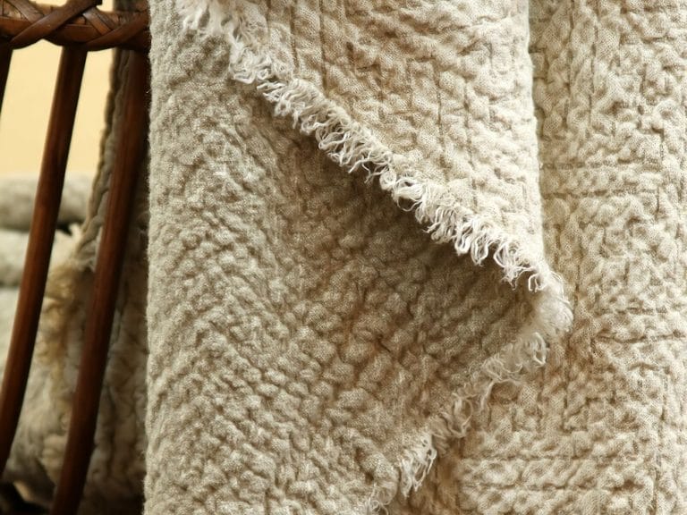 LinenCasa Linen Throw and Bed Runner - Expression image