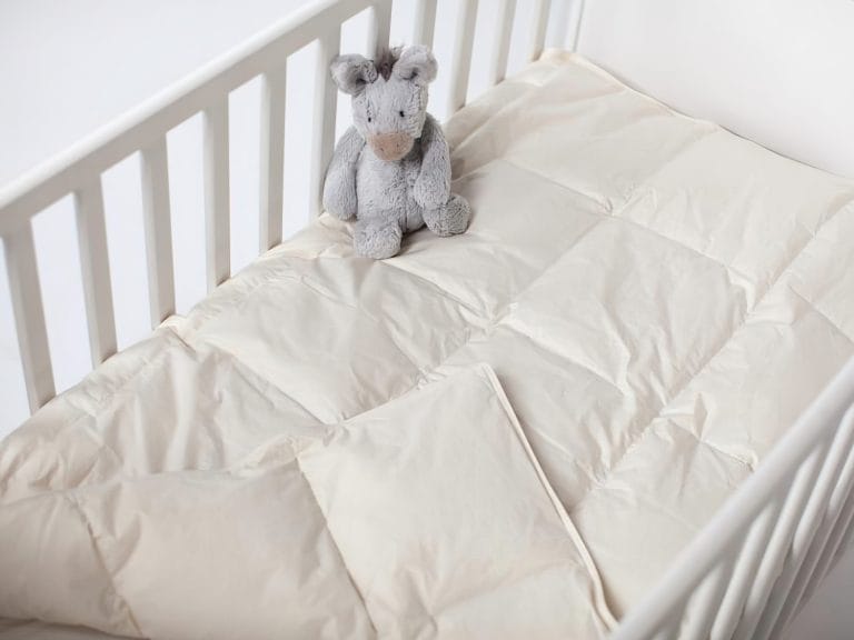 Comforter crib hot sale