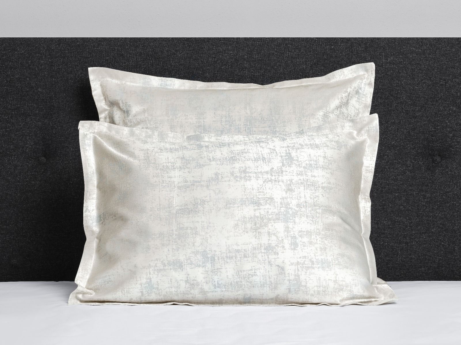 Barolo Sham in beige and Wilton blue